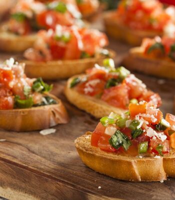 26733841 - homemade italian bruschetta appetizer with basil and tomatoes